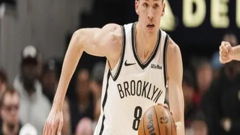 杨哲在109公斤级举重赛夺下双金